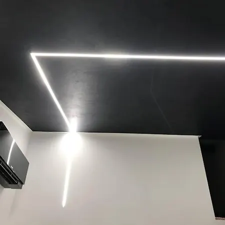 Neue Moderne * אגדה